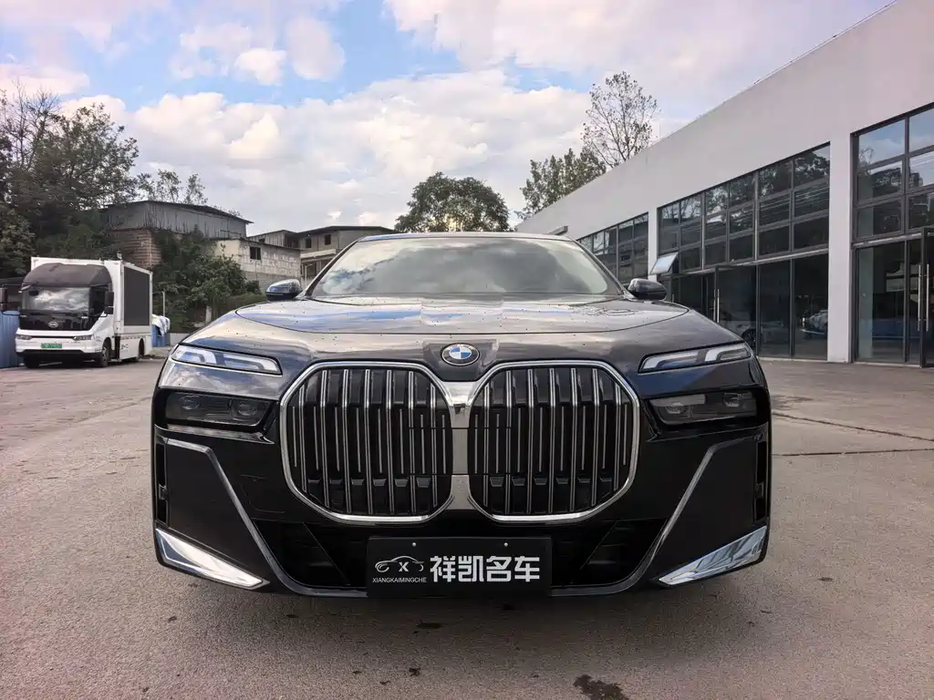 BMW 7 Series — миниатюра 3