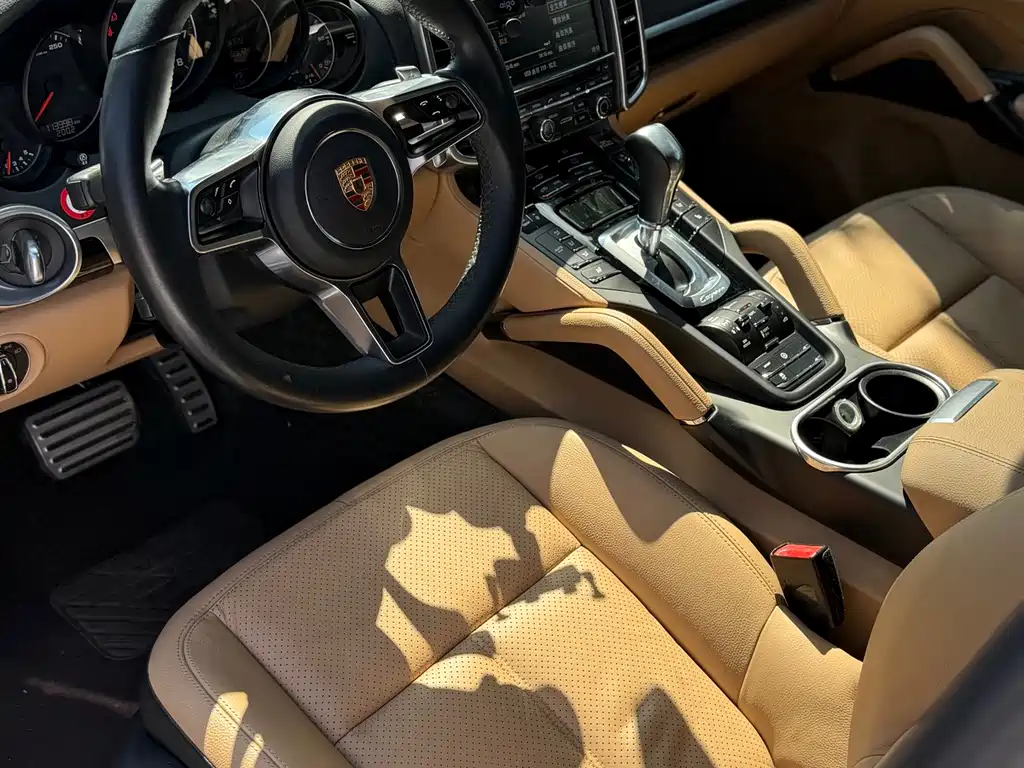 Porsche Cayenne — миниатюра 4