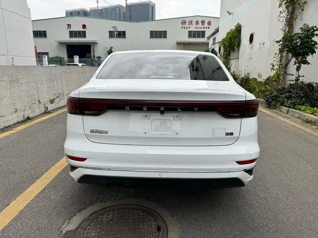 Geely Emgrand — миниатюра 14