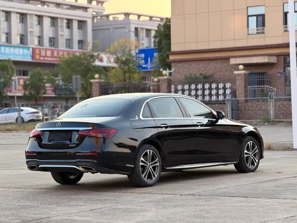 Mercedes-Benz E-Class — миниатюра 14