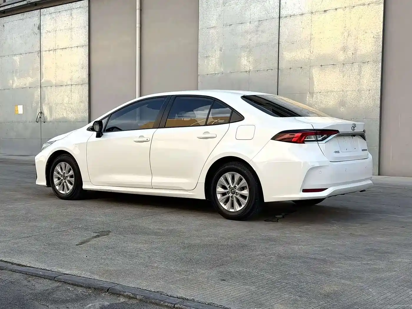 Toyota Corolla 2024 Белый из Китая