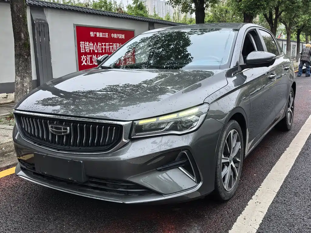 Geely Emgrand 2022