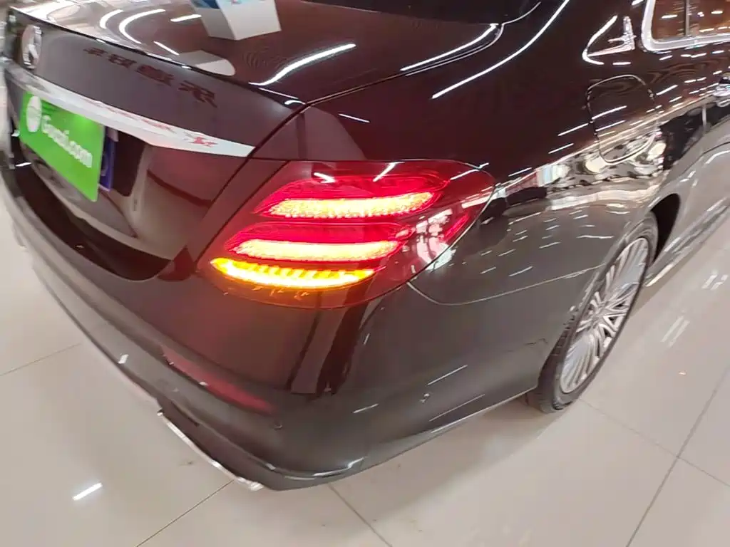 Mercedes-Benz E-Class — миниатюра 8