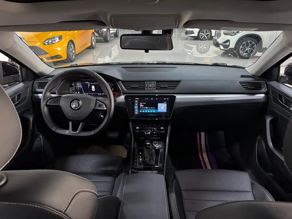 Skoda Superb — миниатюра 6