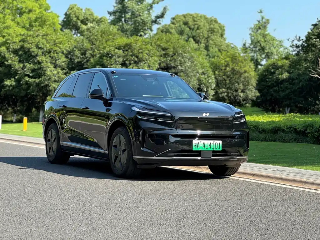 Onvo L90 2025 Ultra мест