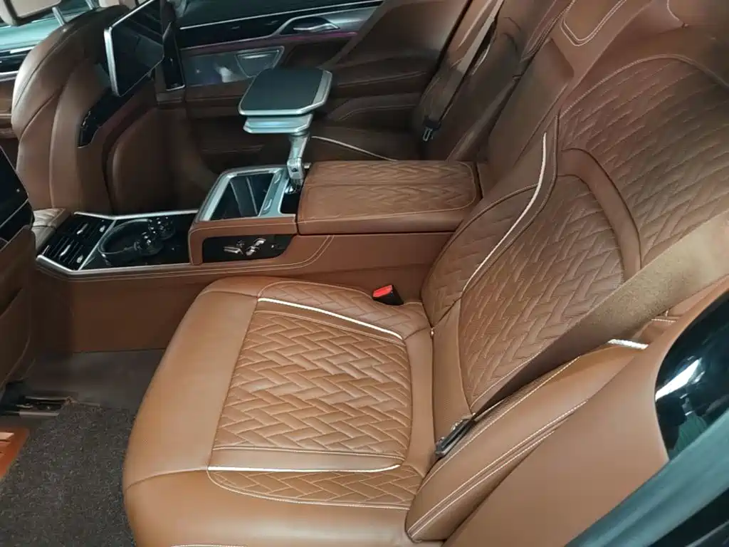 BMW 7 Series — миниатюра 17
