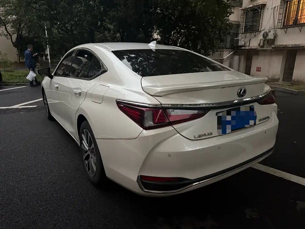 Lexus ES — миниатюра 6