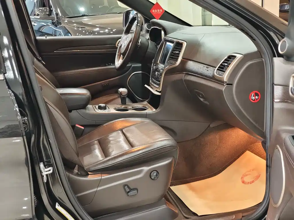 Jeep Grand Cherokee (Import) — миниатюра 14