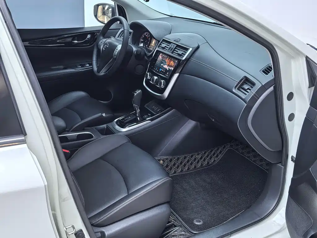 Nissan Tiida — миниатюра 9