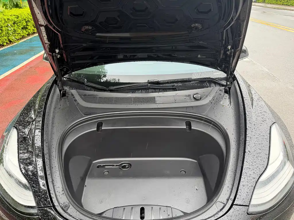 Tesla Model 3 — миниатюра 16