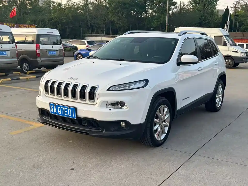 Jeep Cherokee (Import) 2015