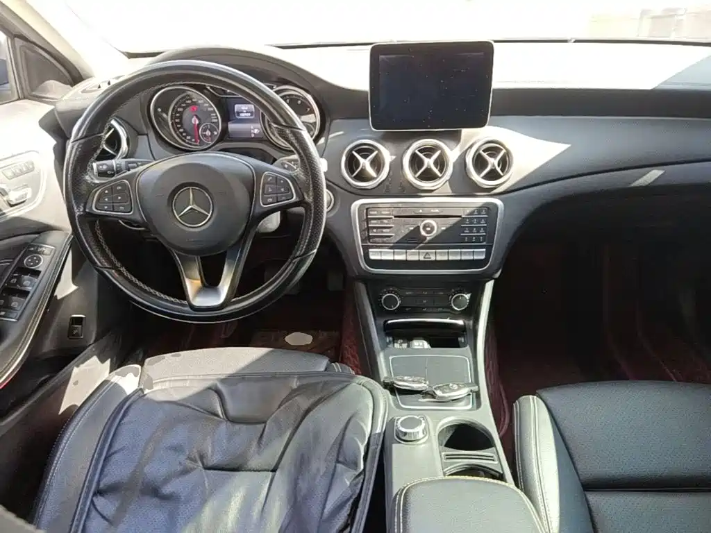 Mercedes-Benz GLA — миниатюра 10
