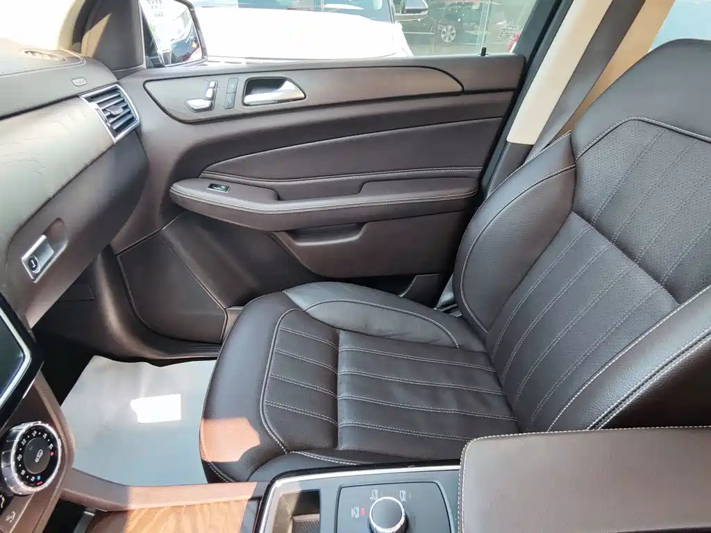 Mercedes-Benz GLE (Import) — миниатюра 7
