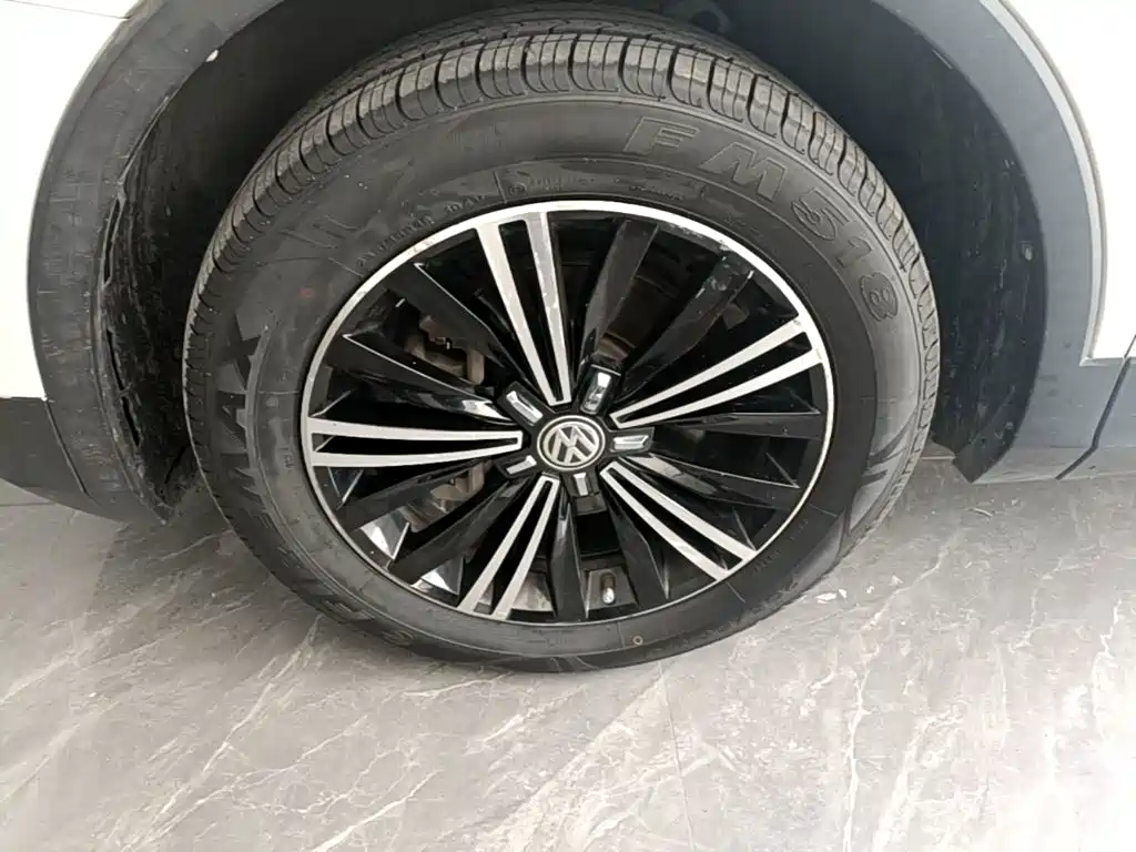 Volkswagen Tiguan L — миниатюра 23