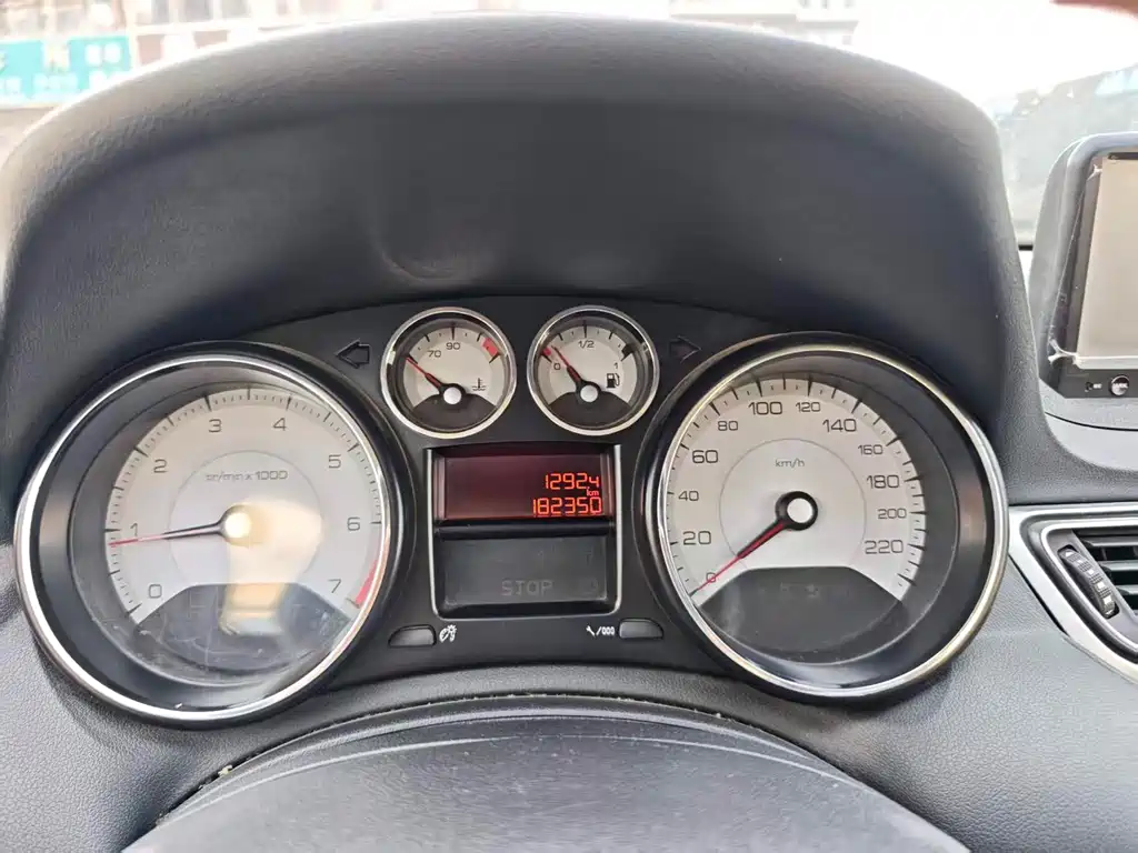 Peugeot 308 — миниатюра 11