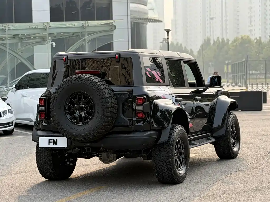 Ford Bronco (Import) — миниатюра 16