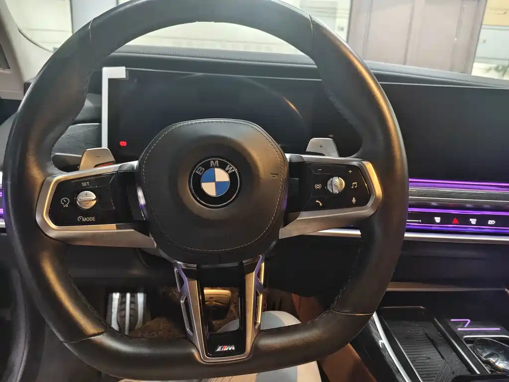 BMW 7 Series — миниатюра 6