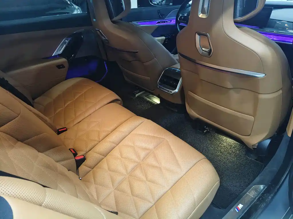 BMW 7 Series — миниатюра 18