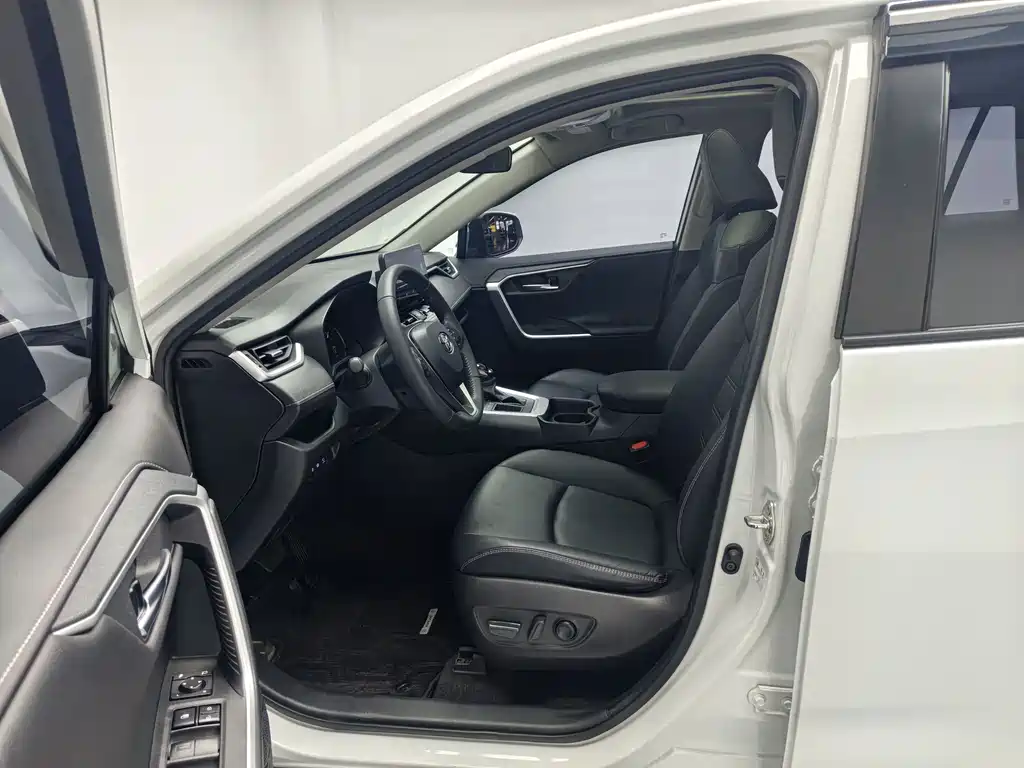 Toyota RAV4 — миниатюра 6