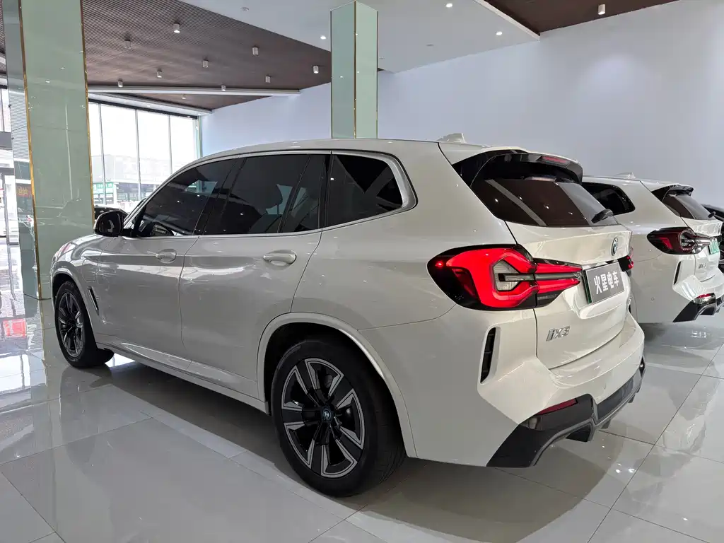 BMW iX3 — миниатюра 15