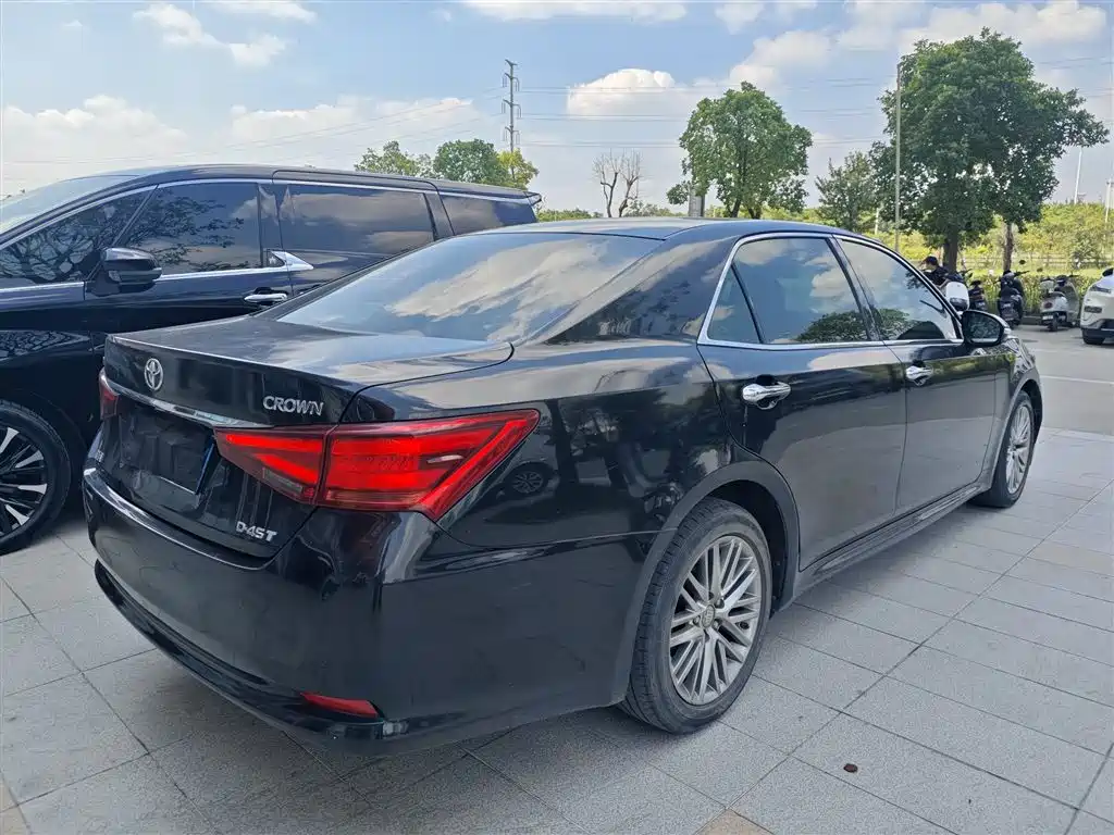Toyota Crown — миниатюра 2