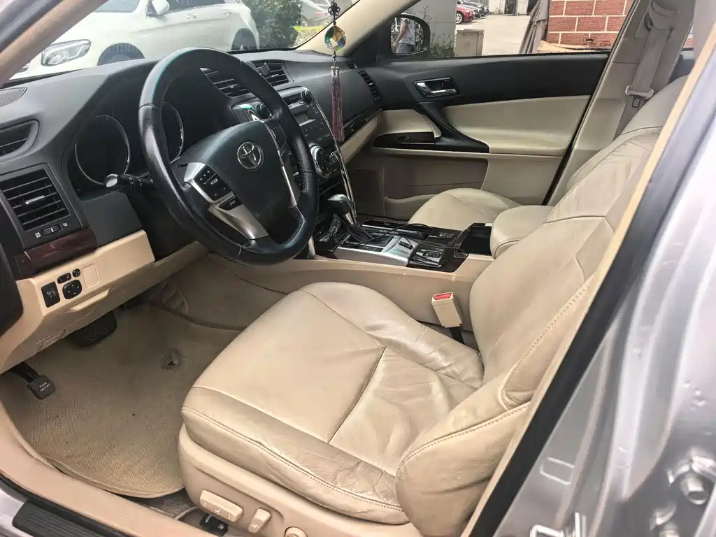 Toyota Reiz — миниатюра 5