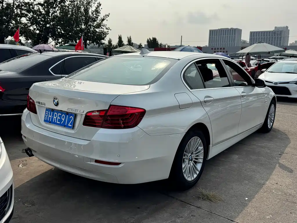 BMW 5 Series — миниатюра 12