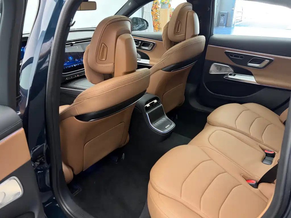 Mercedes-Benz E-Class — миниатюра 11