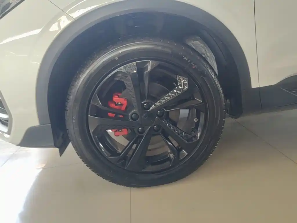 Geely Binyue — миниатюра 23