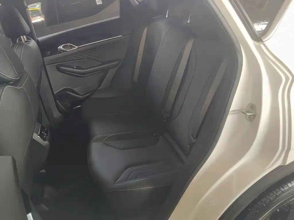 Geely Binyue — миниатюра 17