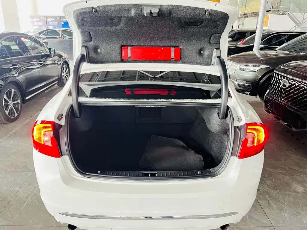 Volvo S60 — миниатюра 5