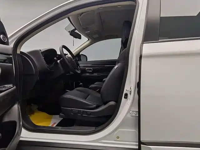 Mitsubishi Outlander 2020 2.0L Enjoy 5 мест