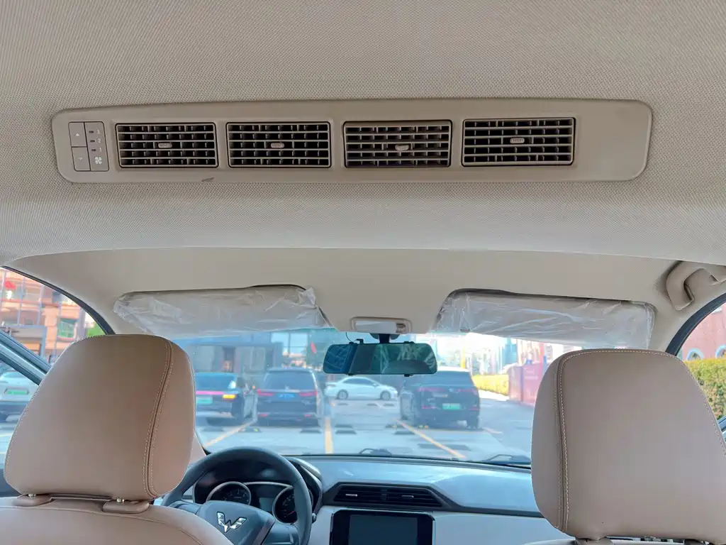 Wuling Hongguang — миниатюра 12