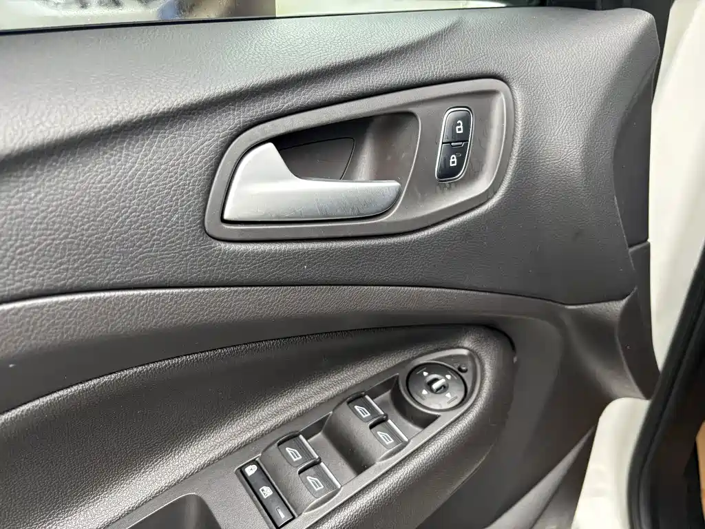 Ford Kuga — миниатюра 12