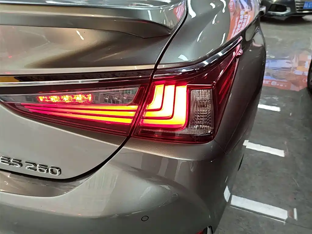 Lexus ES 2018 260 VI