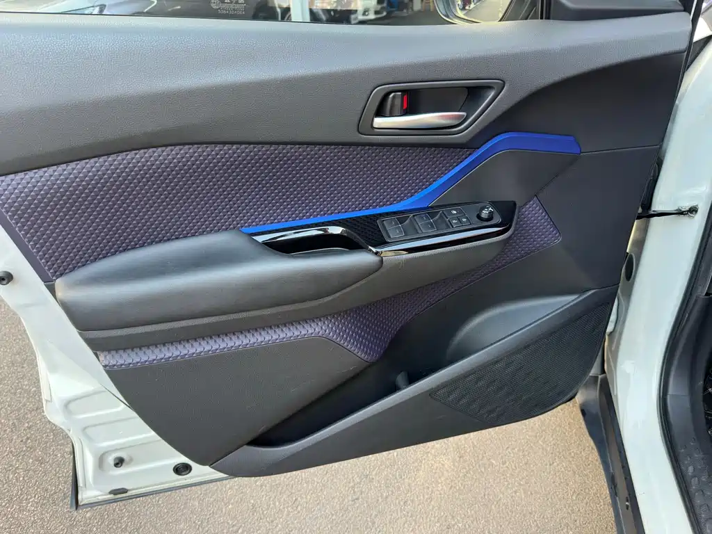 Toyota C-HR — миниатюра 14