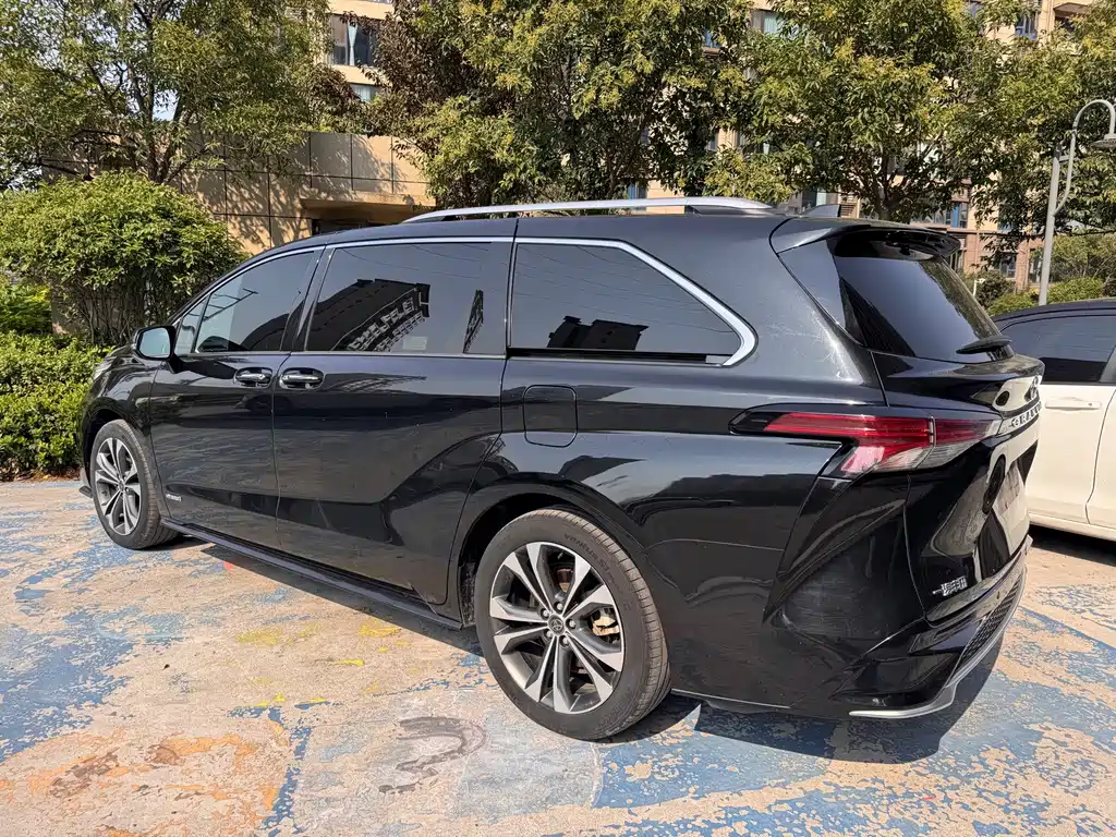 Toyota Granvia — миниатюра 4