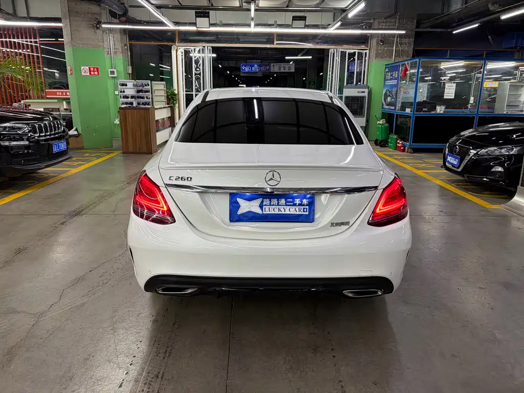Mercedes-Benz C-Class — миниатюра 6