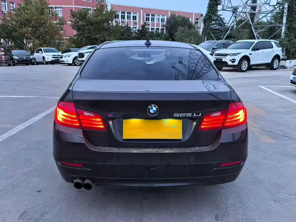 BMW 5 Series — миниатюра 7