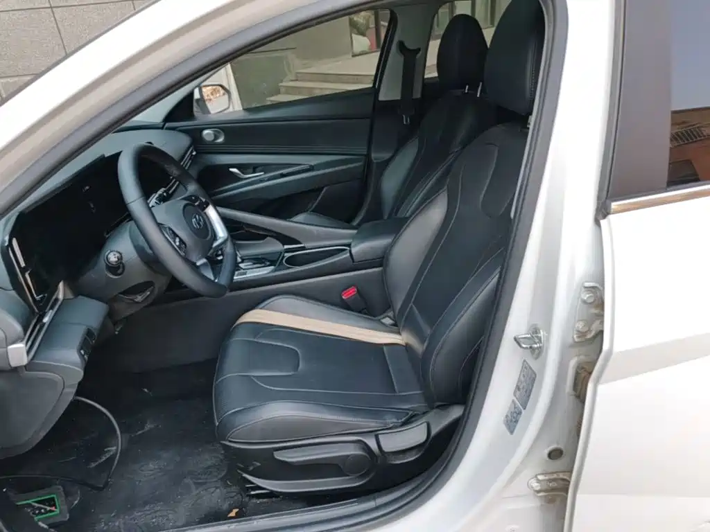 Hyundai Elantra — миниатюра 15