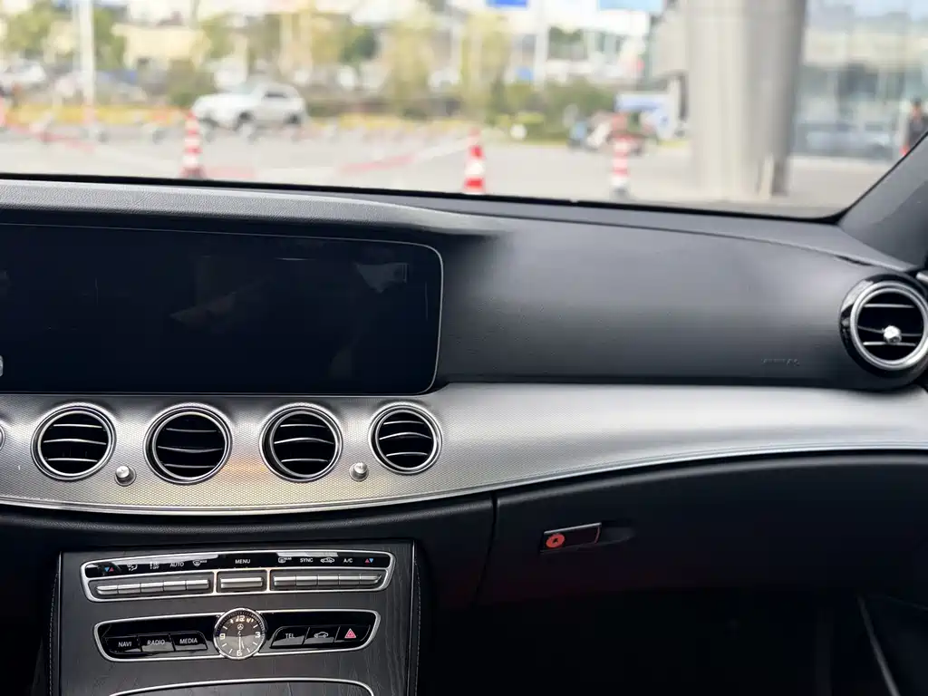 Mercedes-Benz E-Class (Import) — миниатюра 17