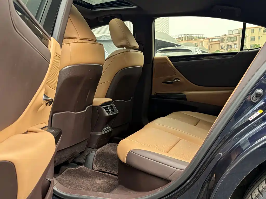 Lexus ES — миниатюра 11