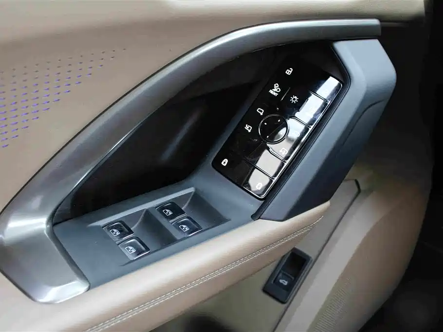 Audi Q5L — миниатюра 10