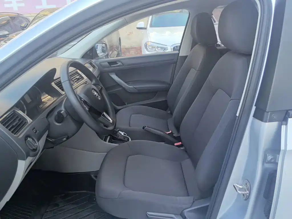 Skoda Rapid — миниатюра 15