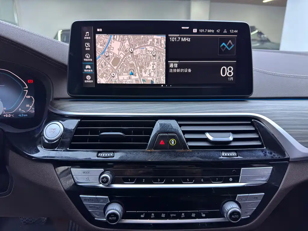 BMW 5 Series New Energy — миниатюра 12