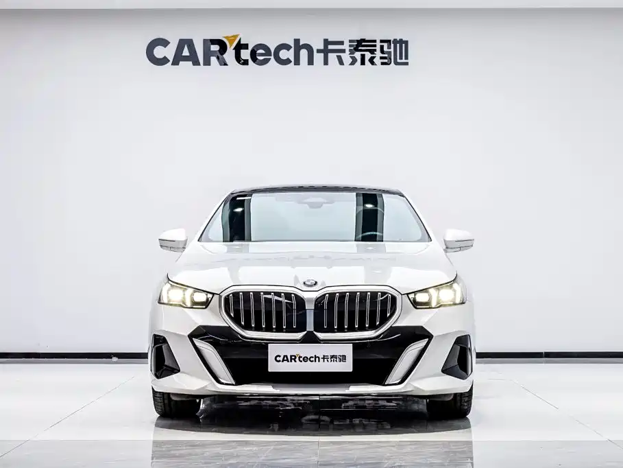 BMW 5 Series — миниатюра 2