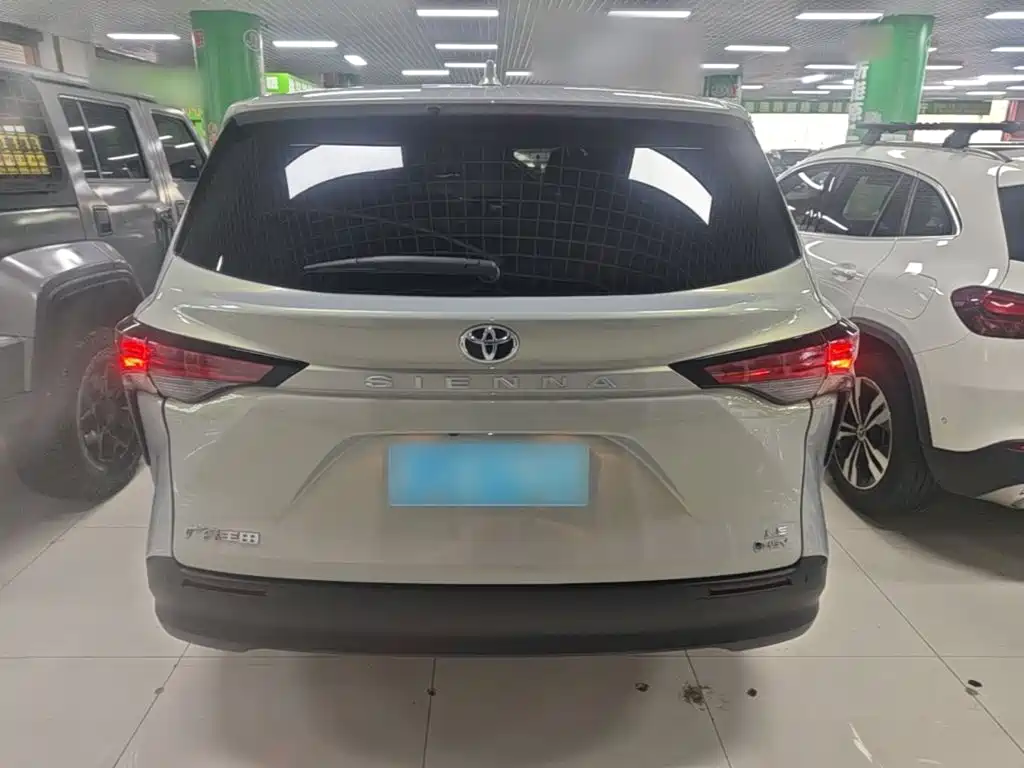 Toyota Sienna — миниатюра 6