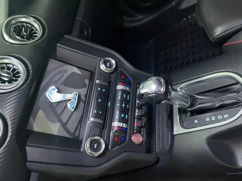 Ford Mustang — миниатюра 12