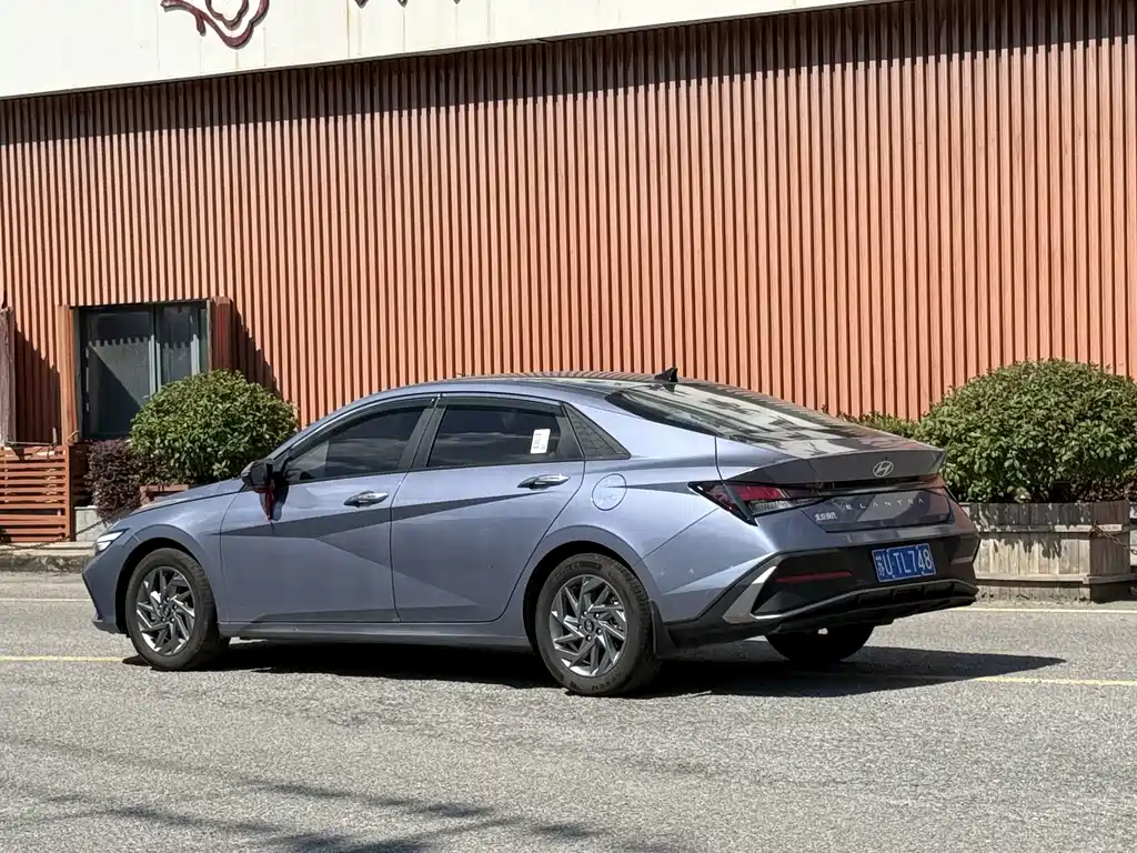 Hyundai Elantra — миниатюра 8