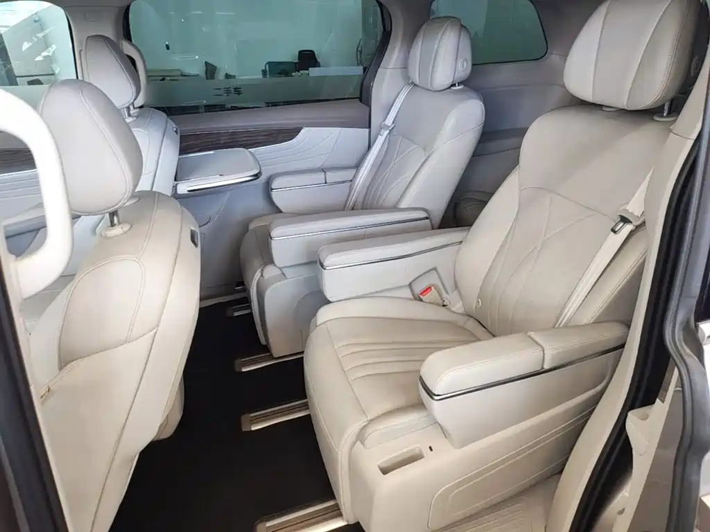 Roewe iMAX8 New Energy — миниатюра 17